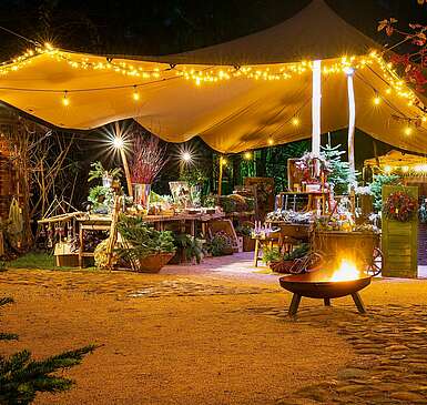 Weihnachtsverkauf auf dem Hof