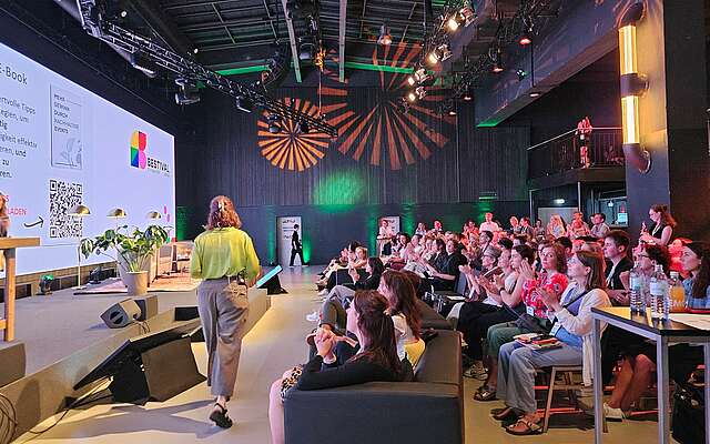 Vortrag auf dem BESTIVAL 2025 an der Alten Münze Berlin Vortrag auf dem BESTIVAL 2025 an der Alten Münze Berlin